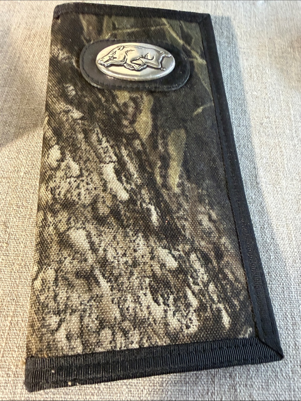 Camouflage Bi-fold Wallet with Silver Razorback Emblem. Univ of Arkansas